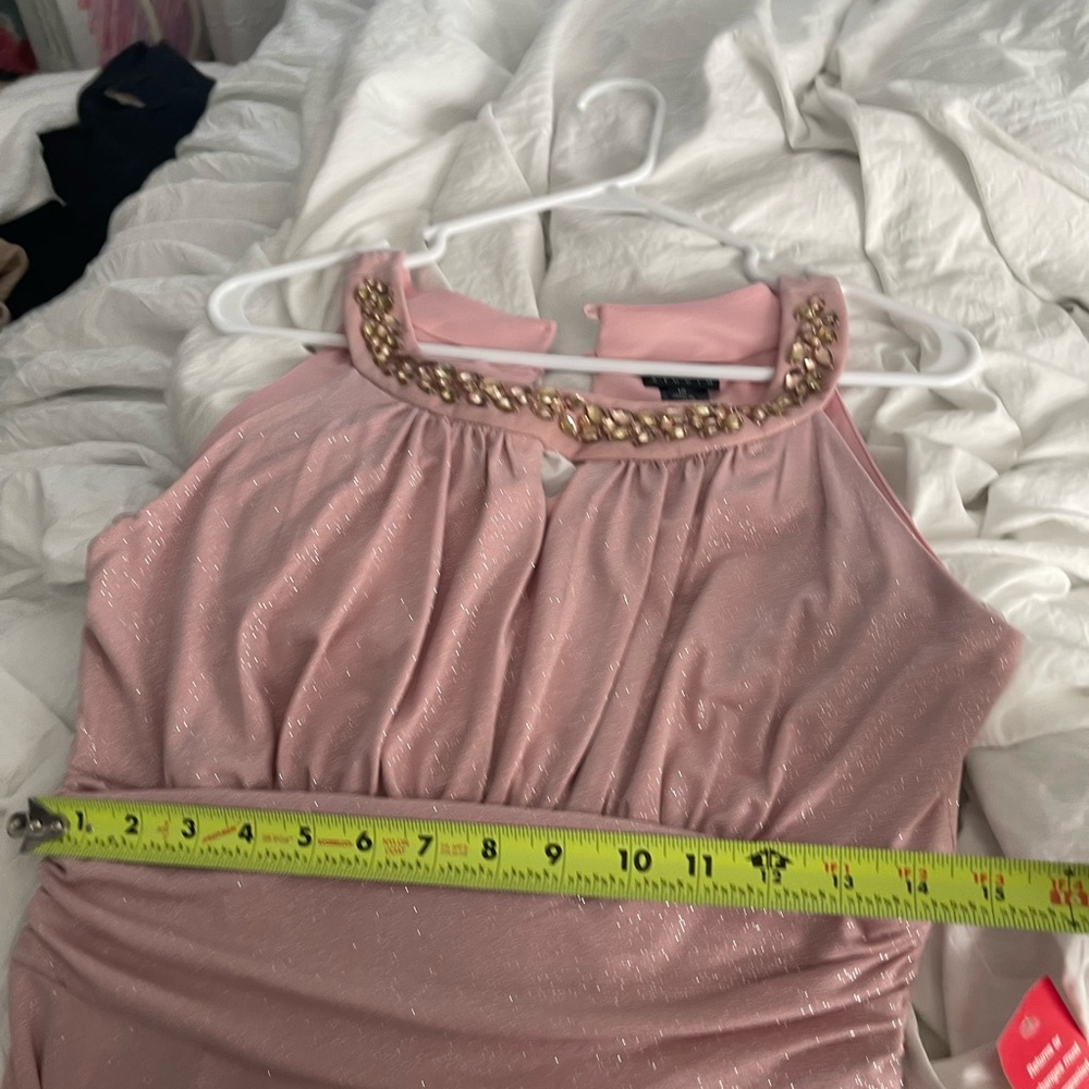 Formal dress - Picture 5 of 7